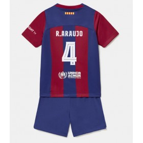 Barcelona Ronald Araujo #4 Heimtrikot 2023-24 Kurzarm (+ kurze hosen)